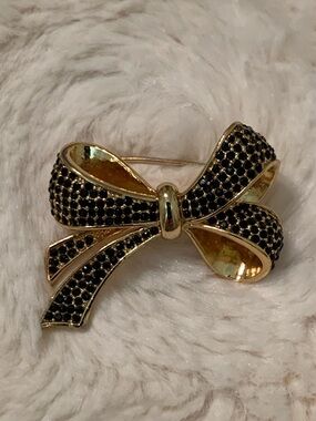 Black Stones Bow Brooch